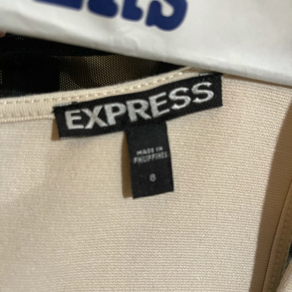 Express dress - Picture 3 of 3